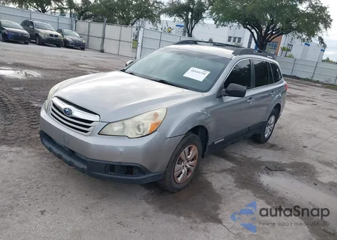 2010 Subaru Outback 2.5I z USA, uszkodzony, nr VIN 4S4BRBAC7A3323301
